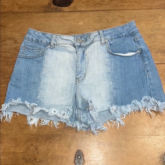 Altar'd State Pants - Woman’s Altr’d State Frayed Denim 2 Tone Shorts Size 29